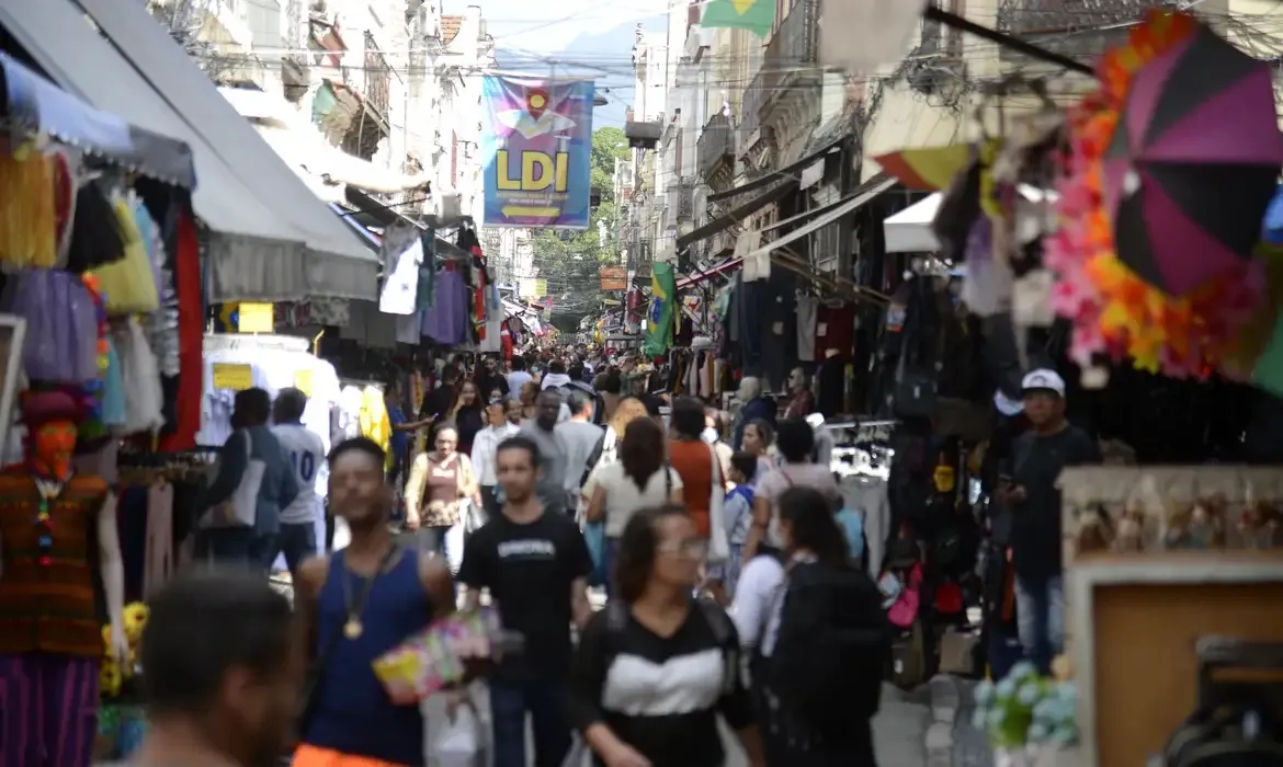 Dinheiro do 13º salário vai cair mais cedo em dezembro; veja a data