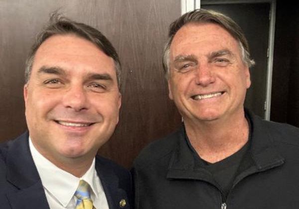 Flávio Bolsonaro voltará a visitar o pai após fim de restrição do STF