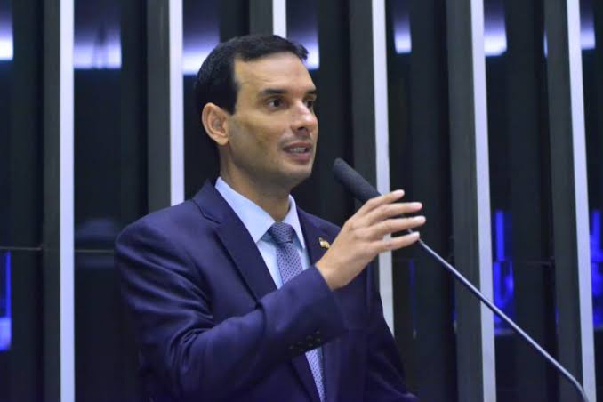 Leo Prates percorre Salvador para agradecer confiança dos eleitores; caravana começa por Cajazeiras
