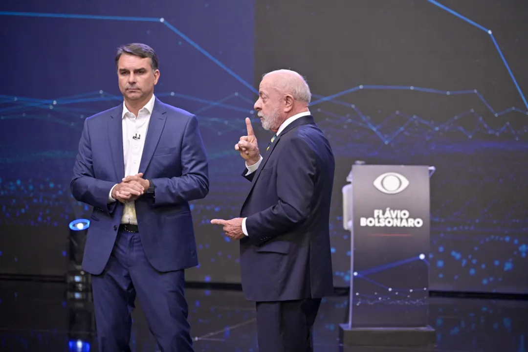 Mendonça libera Flávio Bolsonaro e Lula a divulgarem sigilos