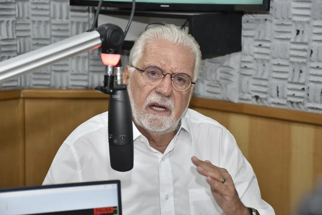 Wagner diz que oposição age com “raiva” ao apoiar Flávio Bolsonaro
